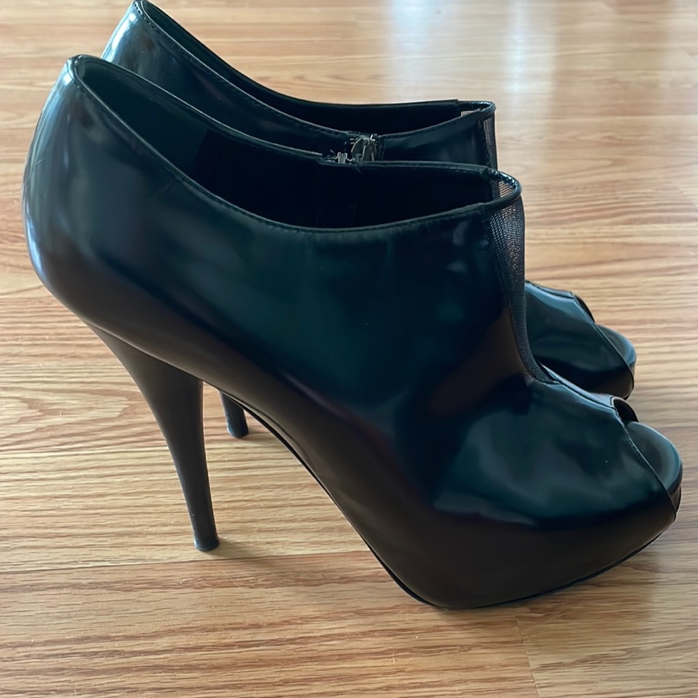 Fendi Peep toe black booties